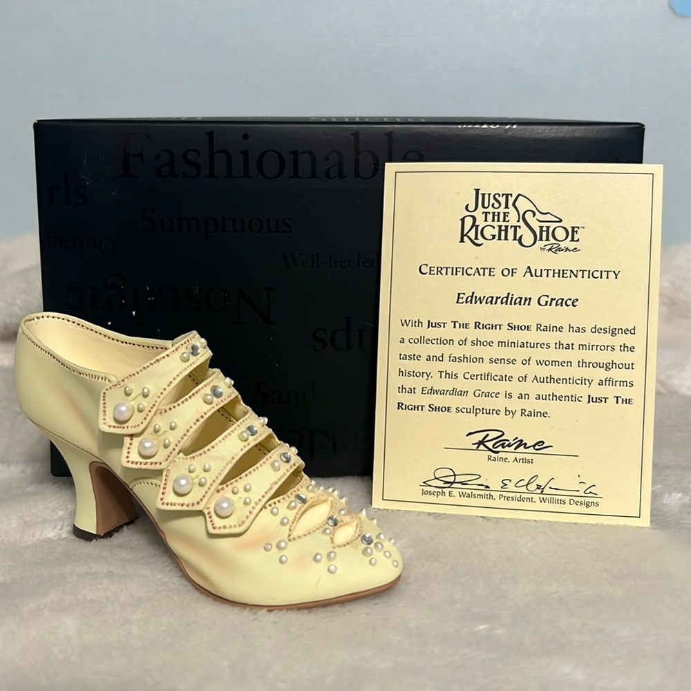 Just the Right Shoe #25024 "Edwardian Grace" (1999) Miniature Collectible